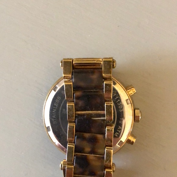 Michael Kors Tortoise Watch - Picture 5 of 5